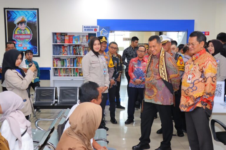 0B9888C2-7294-49E4-B57D-B28B8DF21946