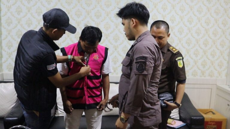 0FAC9C94-88ED-43F0-850C-D2C260C99C6D