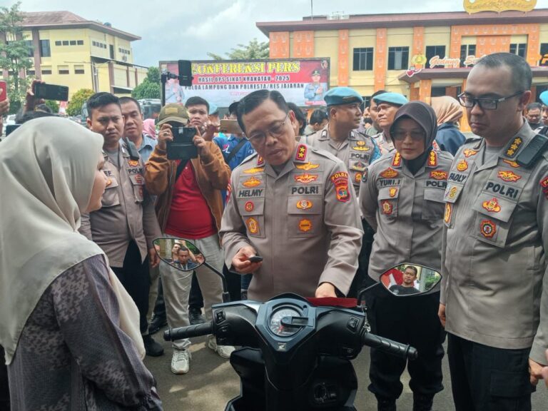 76303DFC-9F07-4C95-ABC4-642B6F31A1A6