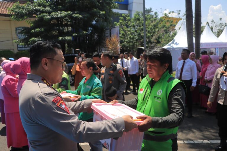 F8C80318-505C-449B-BC9A-B6C60E6A8F78